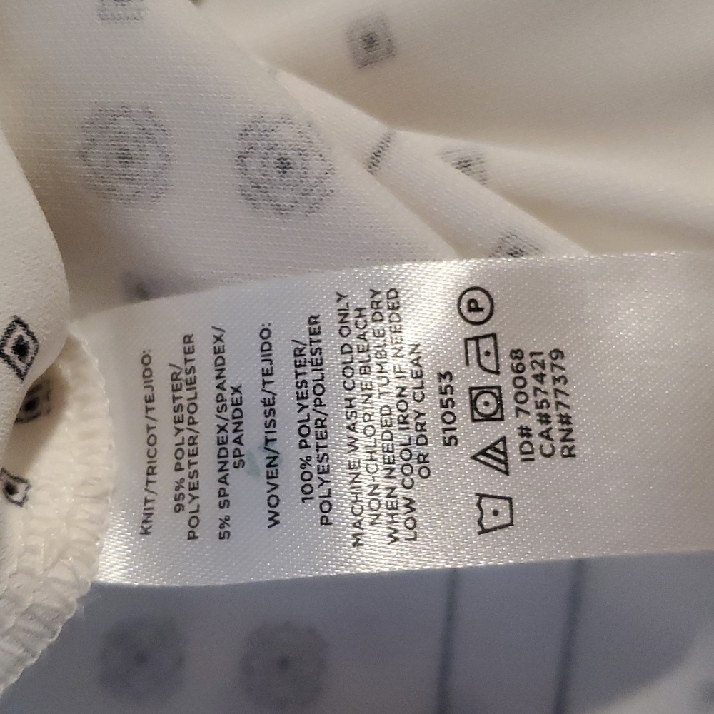 NWOT Ann Taylor White and Black Patterned V Neck Blouse - Picture 6 of 6